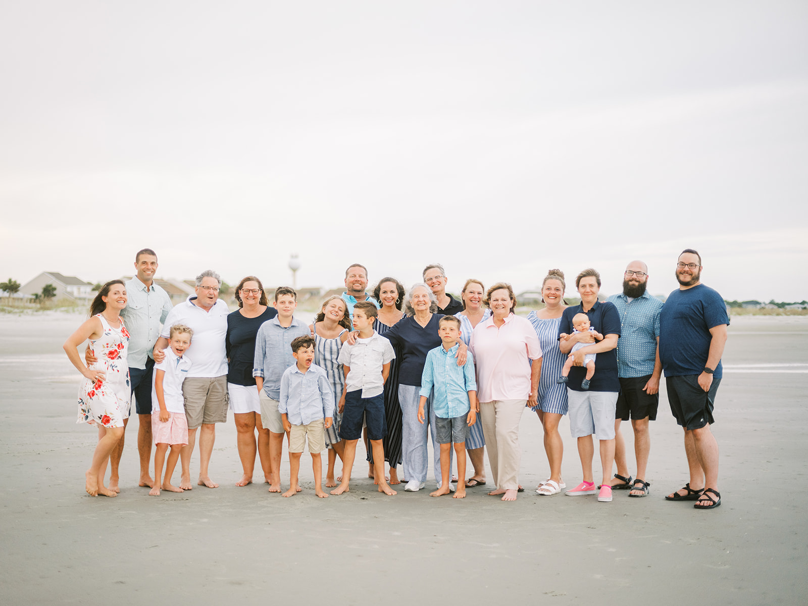 Extended family Phographer on the beach, virginia beach vacation family photos, large group photographer virginia