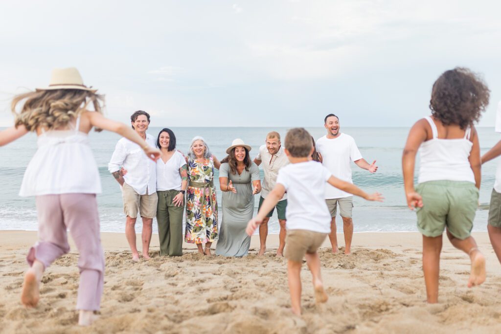 Extended Family Photoshoot - Best Location for extended families. Large family with kids on the beach