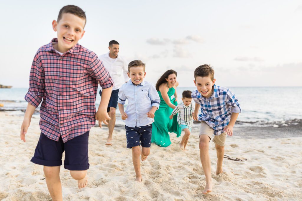 What to wear for beach family photos without matching by Alison Bell Photographer