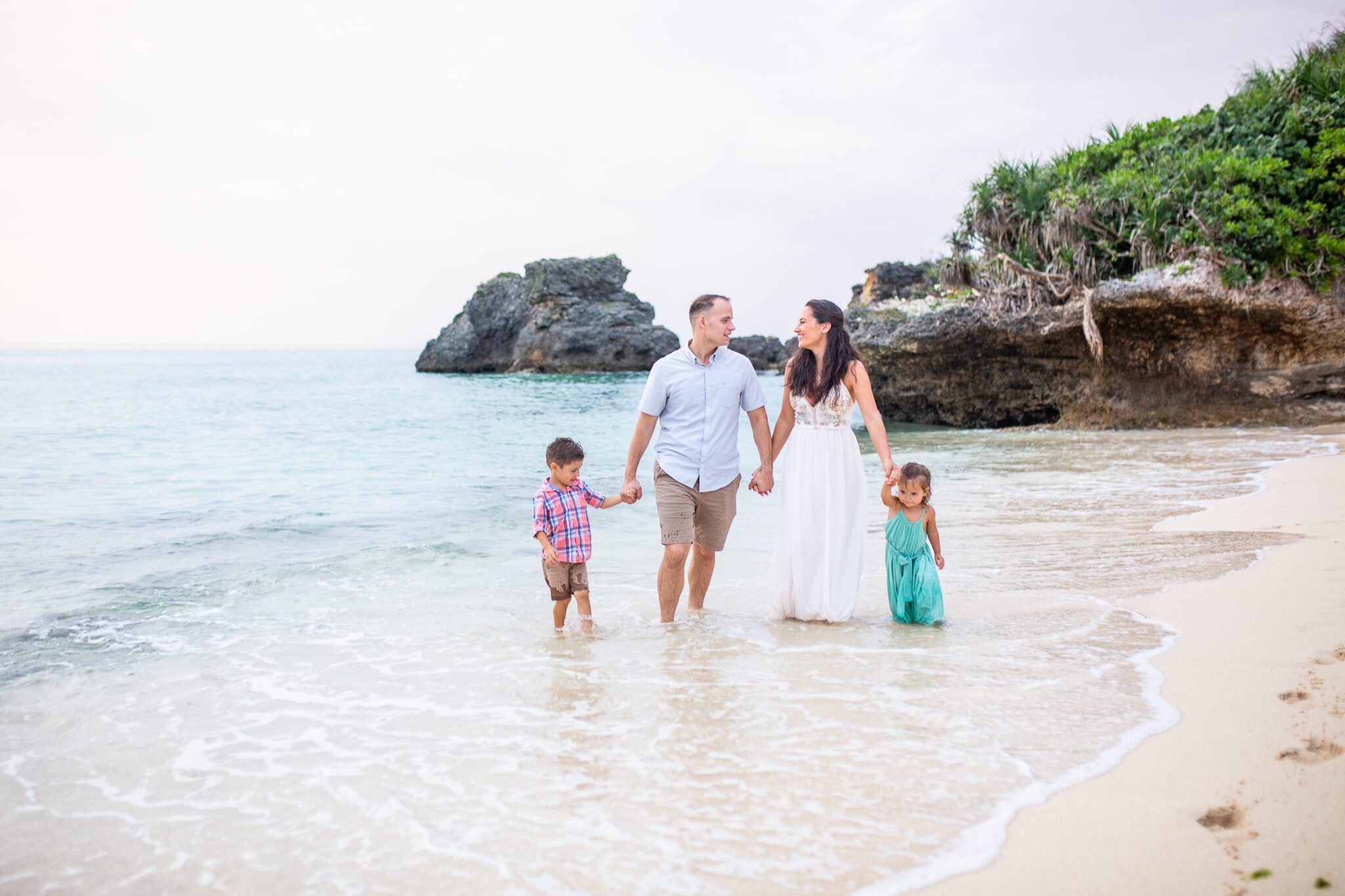 Oahu Family Photographer, Hawaii on the beach by alison bell, photographer