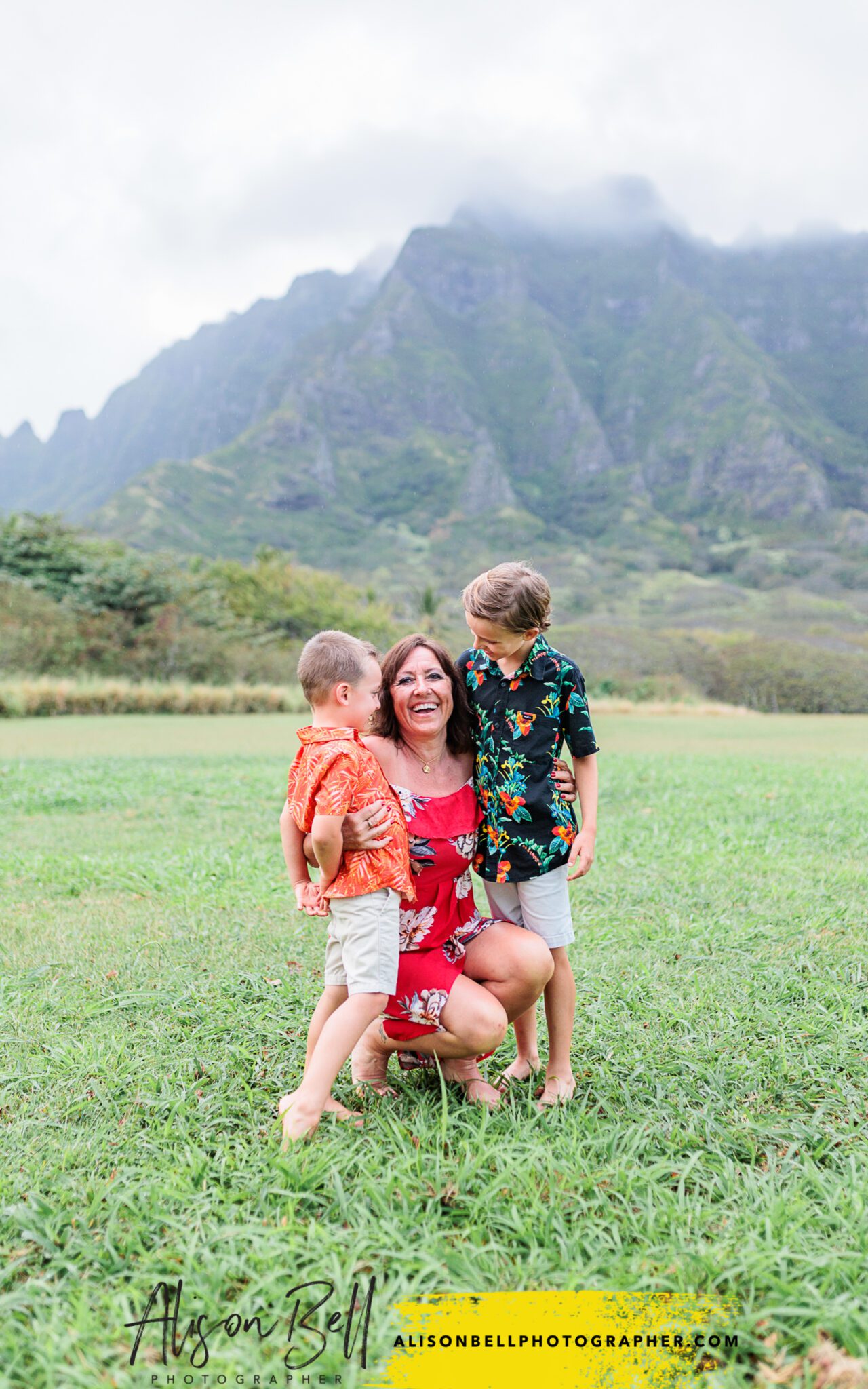 Kualoa Regional Park Oahu Hawaii extended family photos by alison bell, photographer