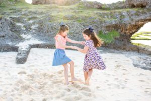 North shore photographers hawaii - family beach photo session by alison bell, photographer