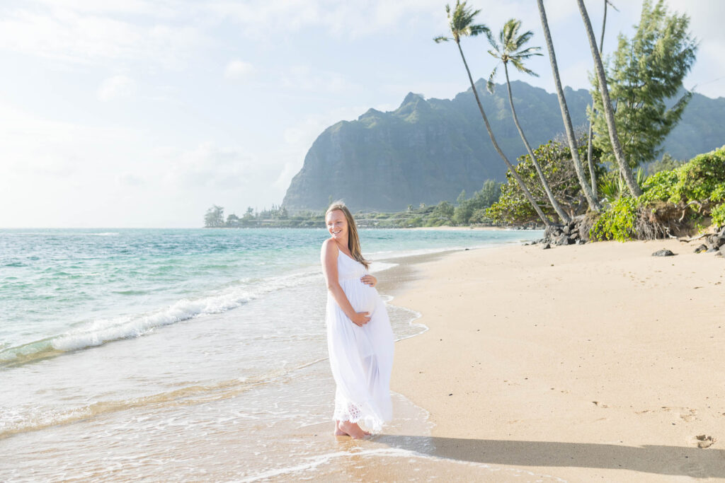 Hawaii maternity photographer
